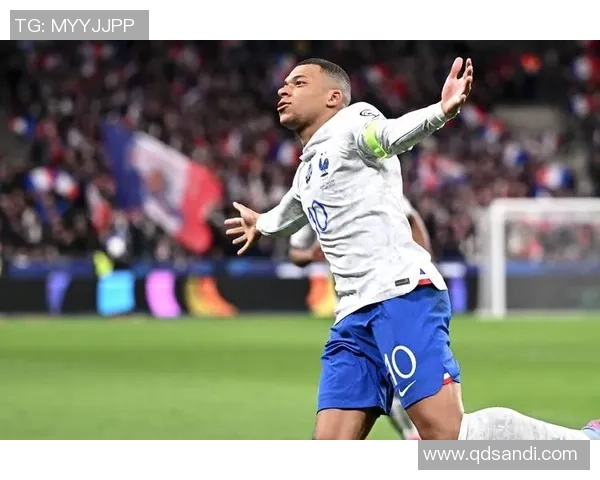 足球明星加盟球队后亲自驾车到训练场引发球迷热议